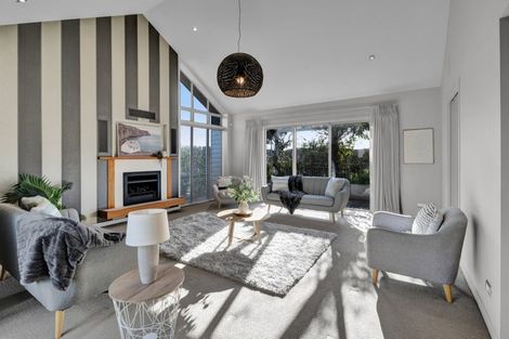 Photo of property in 1 Gleneagles Way, Waiwhakaiho, New Plymouth, 4312