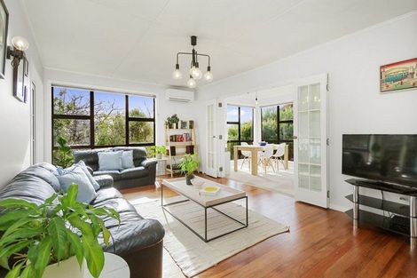 Photo of property in 2 Ryan Grove, Tawa, Wellington, 5028