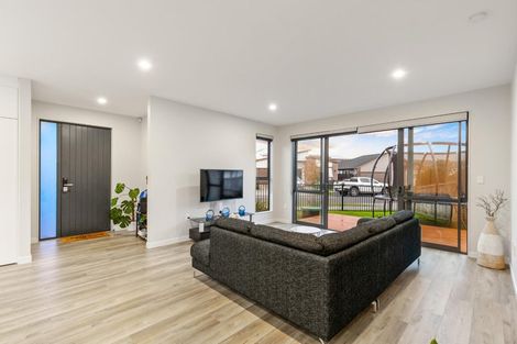 Photo of property in 5 Konoba Avenue, Kumeu, 0810