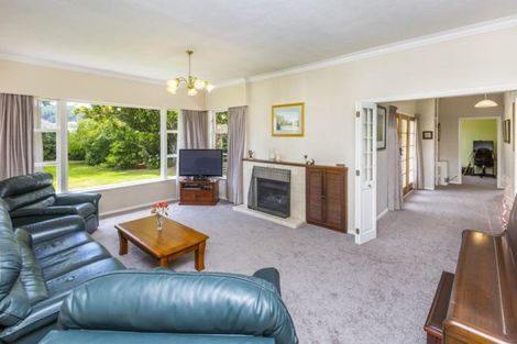 Photo of property in 14 Mangaroa Hill Road, Maoribank, Upper Hutt, 5018