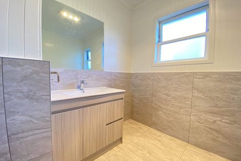 Photo of property in 27 Edmonton Road, Henderson, Auckland, 0612