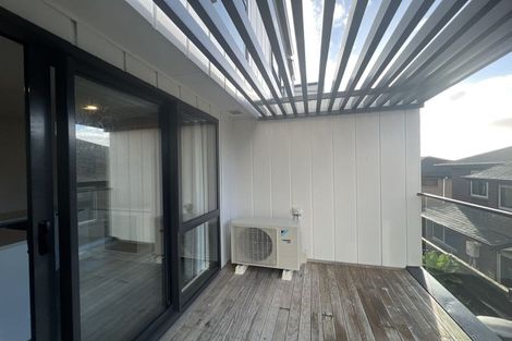 Photo of property in 3/11 Scanlen Terrace, Kelston, Auckland, 0602