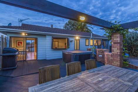 Photo of property in 26 Granville Drive, Massey, Auckland, 0614