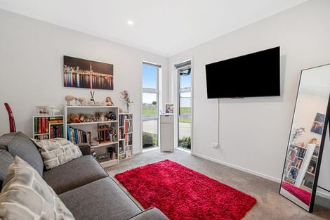 Photo of property in 14 Poutawa Lane, Clarks Beach, 2122
