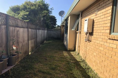Photo of property in 10 Copplestone Place, New Lynn, Auckland, 0600
