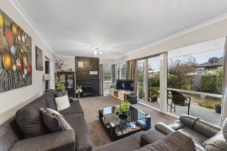 Photo of property in 17 Oriana Crescent, Hornby, Christchurch, 8042