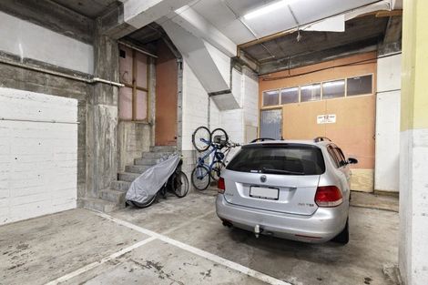 Photo of property in Endeavour Apartments, 12/125u Thorndon Quay, Pipitea, Wellington, 6011