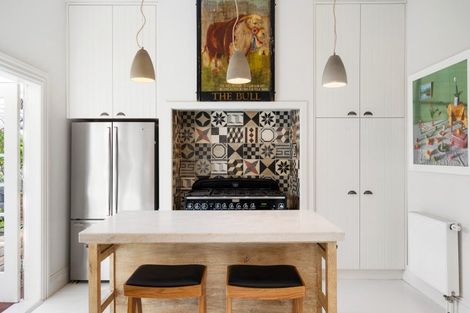 Photo of property in 15 Colenso Avenue, Hospital Hill, Napier, 4110