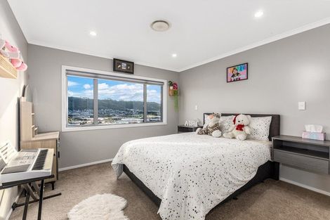 Photo of property in 10 Omaka Place, Aotea, Porirua, 5024