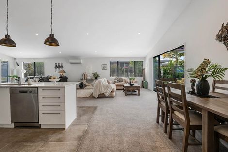 Photo of property in 6 Trevally Place, Snells Beach, 0920
