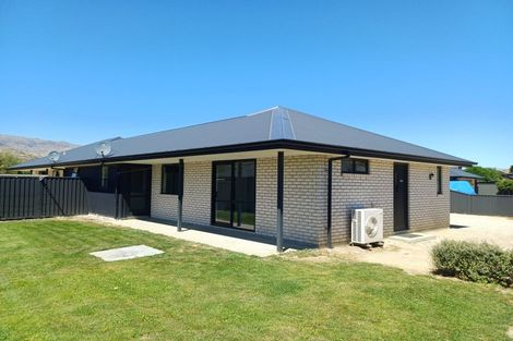 Photo of property in 34a&b Stratford Drive, Mount Pisa, Cromwell, 9383