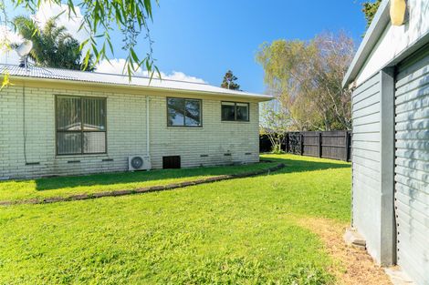 Photo of property in 20 Pukeroa Place, Papakura, 2110