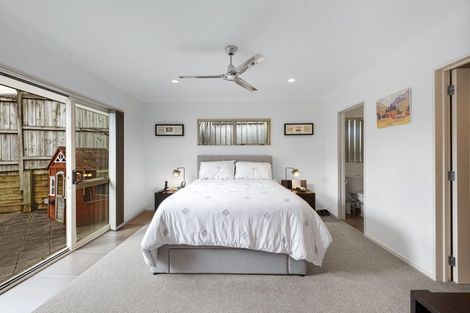 Photo of property in 16 Fernloche Place, Flat Bush, Auckland, 2016