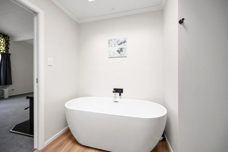 Photo of property in 8 Lorraine Place, Glenview, Hamilton, 3206