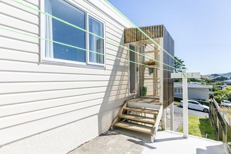 Photo of property in 25a Omega Street, Newlands, Wellington, 6037