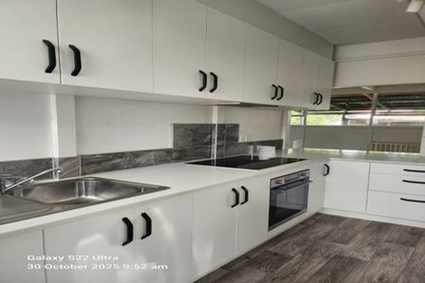Photo of property in 2/52 Glen Road, Ranui, Auckland, 0612