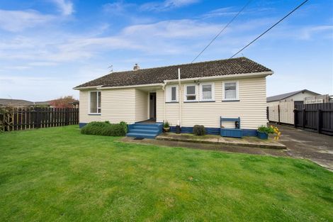Photo of property in 10 Robbins Crescent, Hawera, 4610