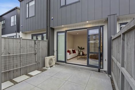 Photo of property in 24 Park Green Avenue, Rosehill, 2113