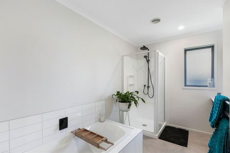 Photo of property in 3 Shearwater Lane, Whitby, Porirua, 5024