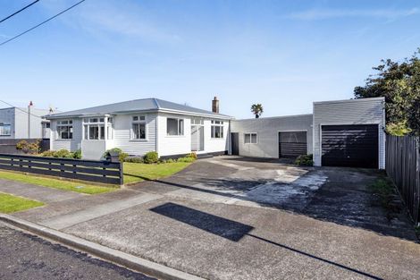 Photo of property in 45 Vogel Street, Hawera, 4610