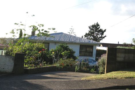 Photo of property in 72 Sylvan Crescent, Te Atatu South, Auckland, 0610