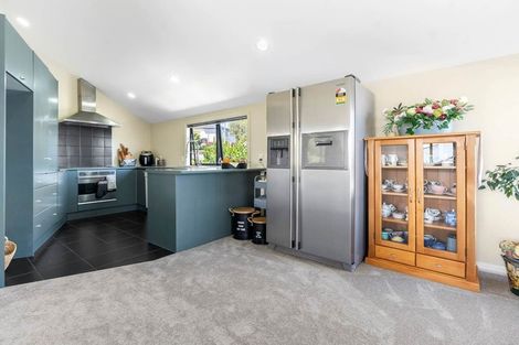 Photo of property in 1/230 East Coast Road, Forrest Hill, Auckland, 0620