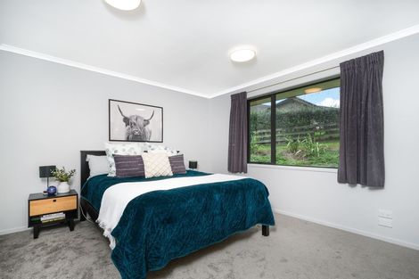 Photo of property in 5 Gavinike Place, Waimauku, 0812