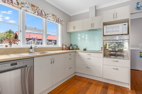 Photo of property in 31-33 Karu Crescent, Waikanae, 5036