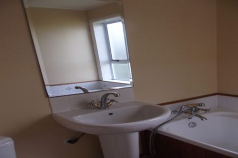 Photo of property in 3 Dunmail Way, Newlands, Wellington, 6037