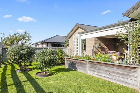 Photo of property in 8 Modello Lane, Waiuku, 2123