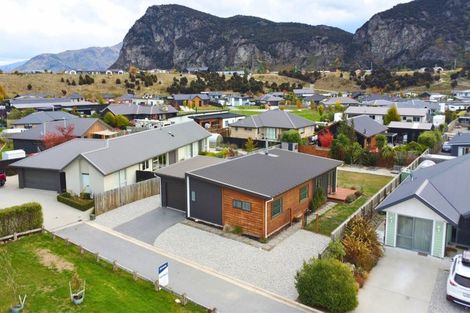 Photo of property in 5 Mallard Street, Albert Town, Wanaka, 9305