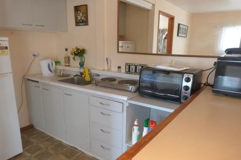 Photo of property in 1a/1 Divich Avenue, Te Atatu South, Auckland, 0610