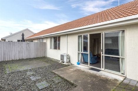 Photo of property in 3/2 Broadbent Street, Riccarton, Christchurch, 8041