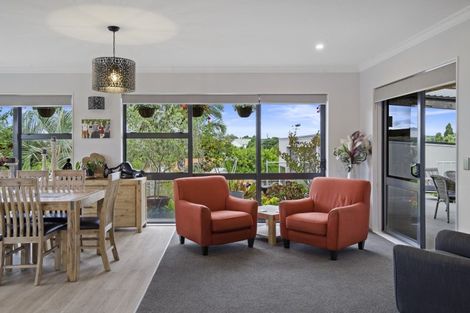 Photo of property in 32 Lough Bourne Drive, Pukekohe, 2120