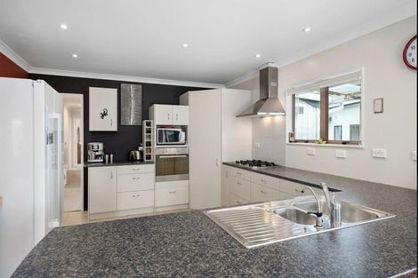 Photo of property in 25 Kanawa Street, Waikanae, 5036