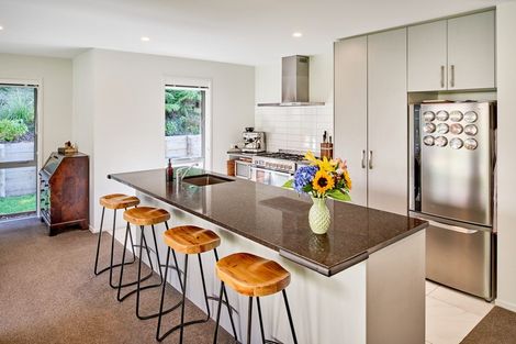 Photo of property in 32 Mooring Close, Whitby, Porirua, 5024