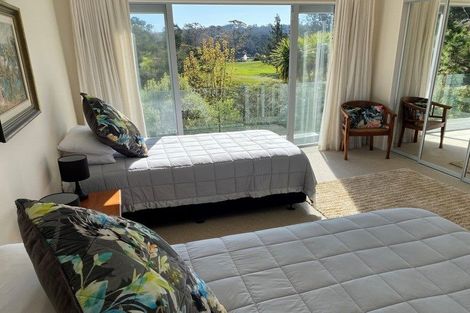 Photo of property in 52 English Oak Drive, Schnapper Rock, Auckland, 0632