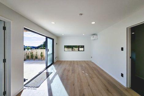 Photo of property in 2a Embling Place, Eastern Beach, Auckland, 2012