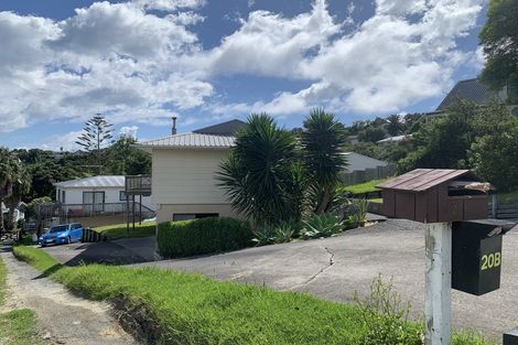 Photo of property in 1/20 Delshaw Avenue, Stanmore Bay, Whangaparaoa, 0932