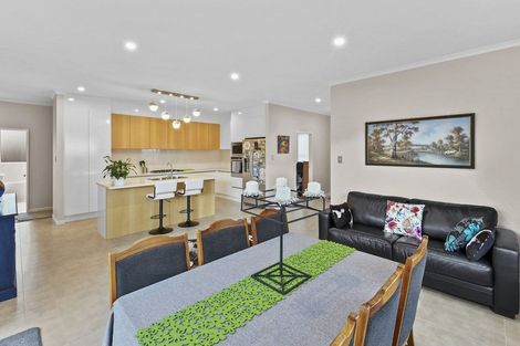 Photo of property in 3 Papaview Road, Papakura, 2110