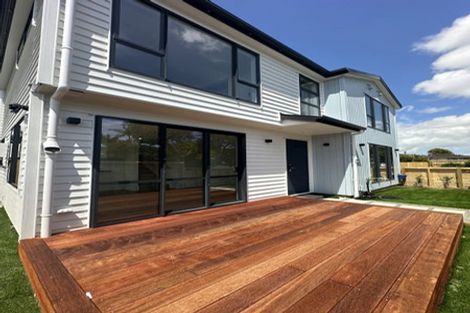 Photo of property in 30 Lisa Rise, Half Moon Bay, Auckland, 2012