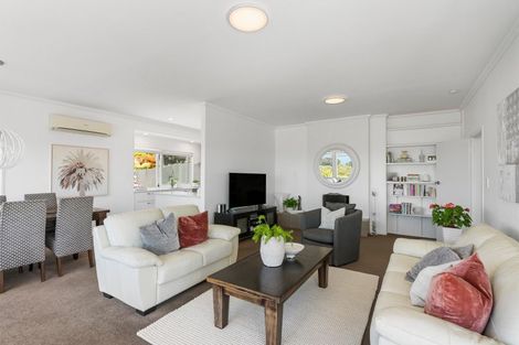 Photo of property in 1/1 Eastcliffe Road, Castor Bay, Auckland, 0620