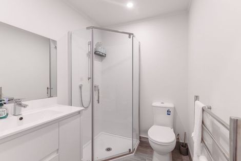 Photo of property in 2 Paramu Avenue, Birkdale, Auckland, 0626