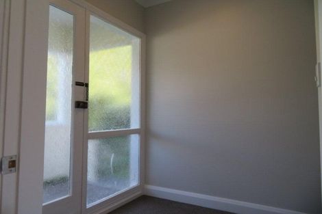 Photo of property in 24 Governor Road, Northland, Wellington, 6012