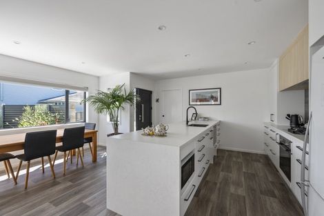 Photo of property in 49 Calder Way, Seaward Bush, 9871
