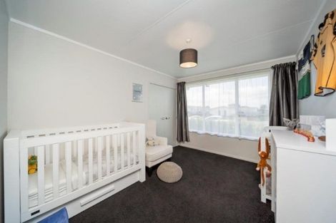 Photo of property in 33 Kamahi Avenue, Hawera, 4610