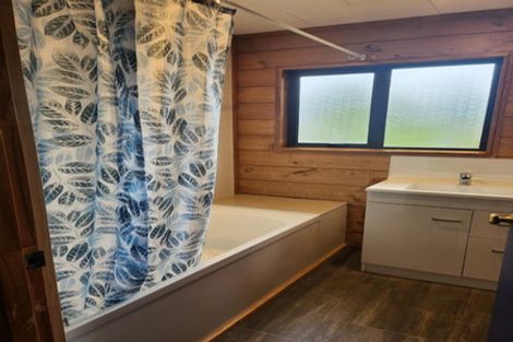 Photo of property in 1/11 Park Road, Glenfield, Auckland, 0629