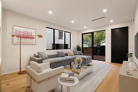 Photo of property in 8b Catalina Crescent, Forrest Hill, Auckland, 0620