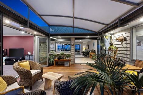 Photo of property in 8 Woodridge Drive, Stanmore Bay, Whangaparaoa, 0932