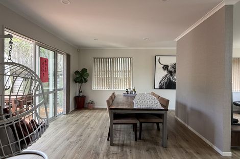 Photo of property in 66 Harrowglen Drive, Northcross, Auckland, 0630